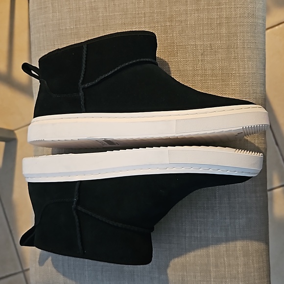 UGG Alameda Mini Boot - Picture 5 of 11